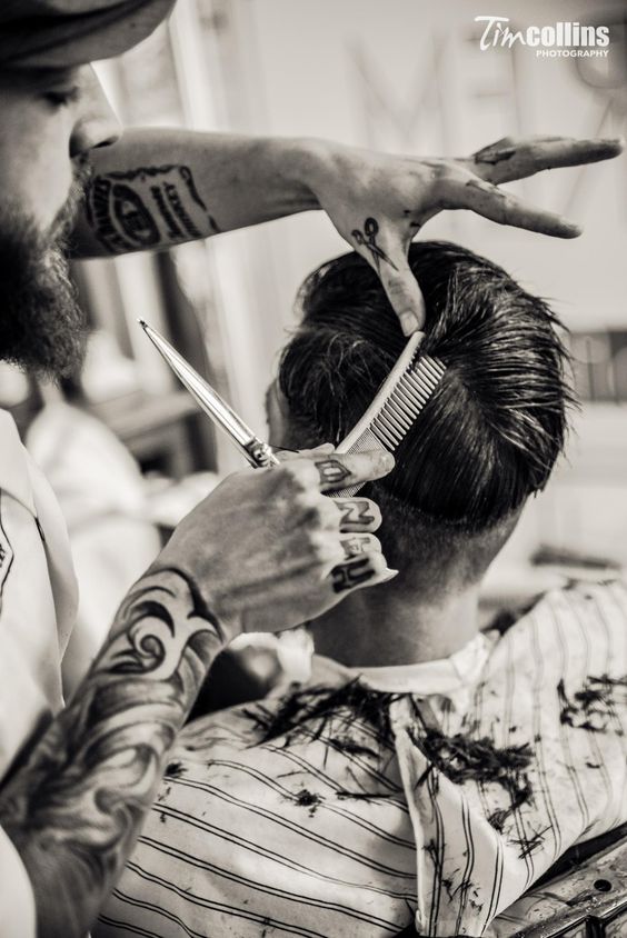 Dịch vụ cắt tóc về tận nhà hút khách trong mùa dịch